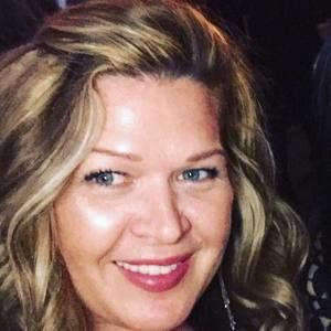 Meet your Posher, Mona